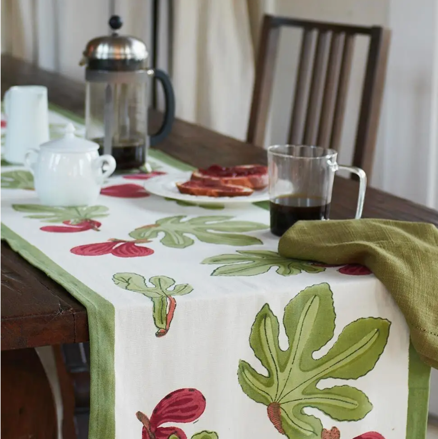 Fig Red & Green Table Runner