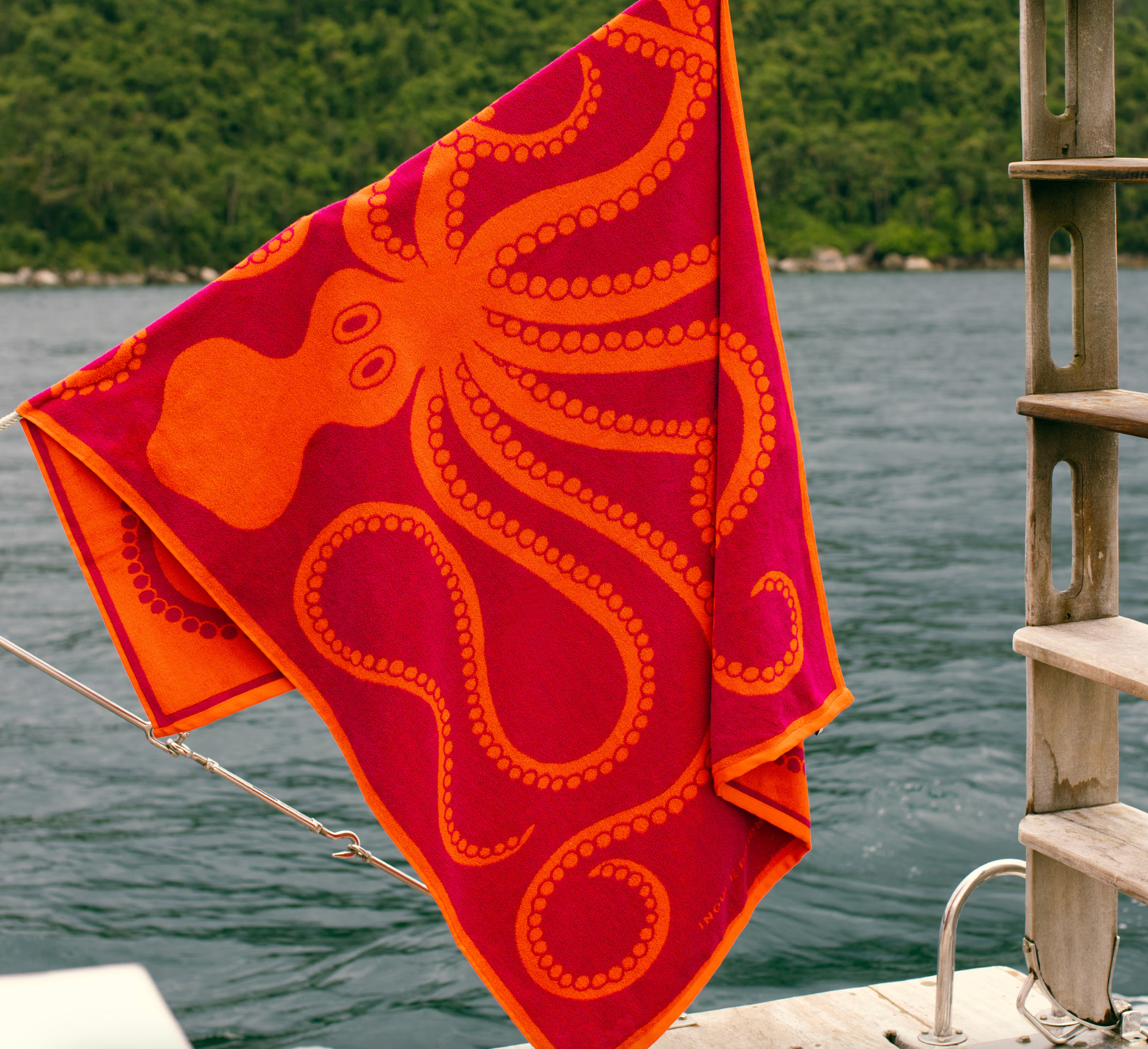 Beach Towel/Drap De Plage 100 Octopus - Fuchsia