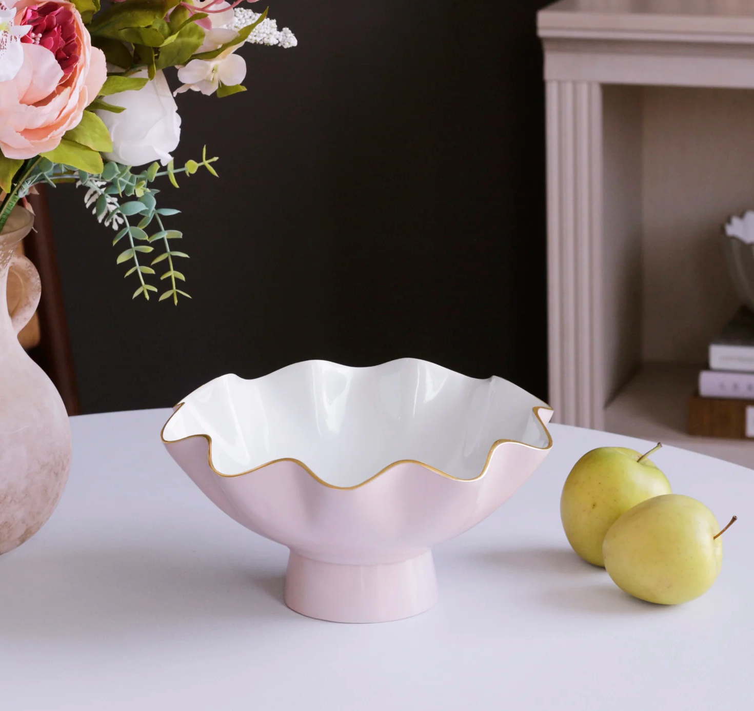 ENCANTO Carola Small Pedestal (Camellia and White)