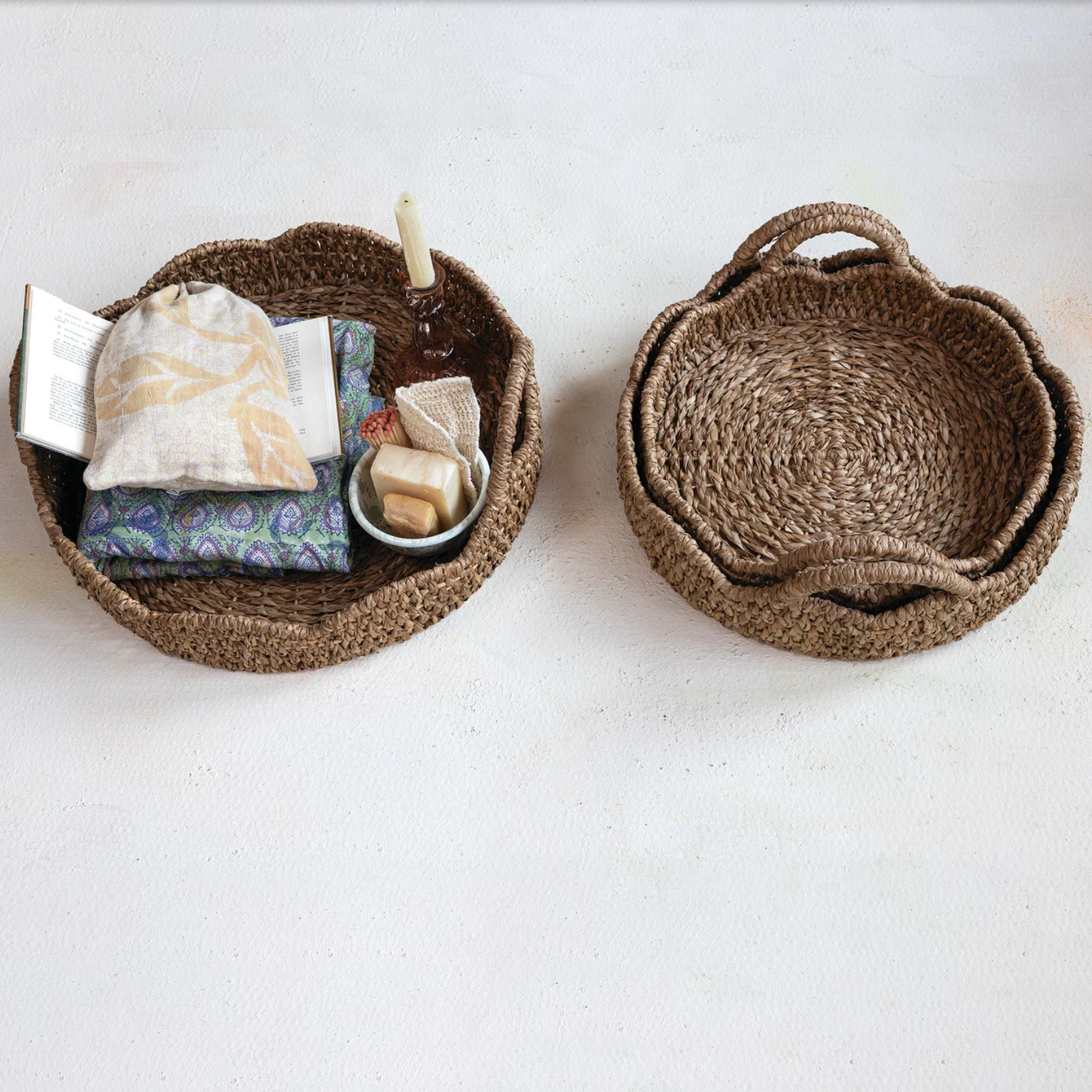 (M) Round Braided Rattan Trays w/ Scalloped Edges, Handles