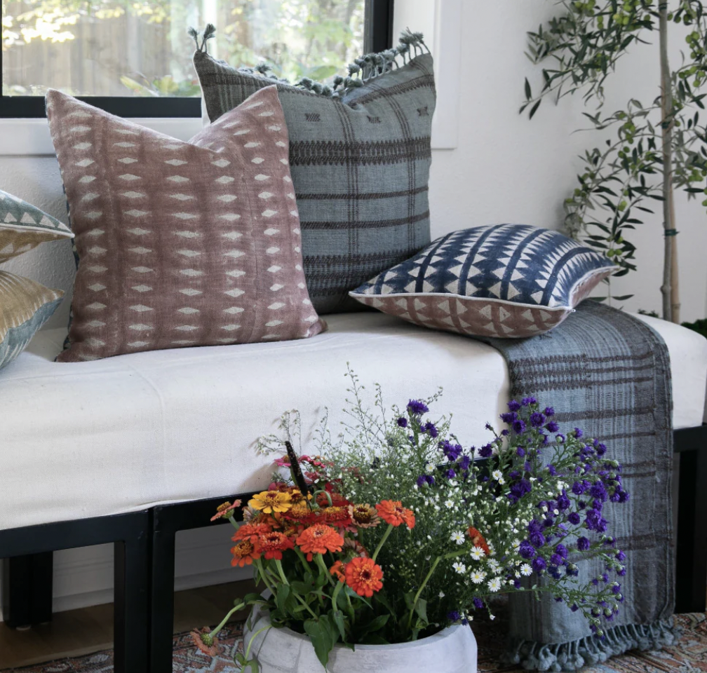 Villa Saffron Pillow 22x22