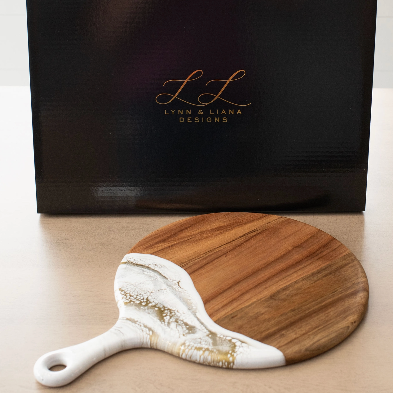 Resin cheese Charcuterie Board 12" Round w/handle